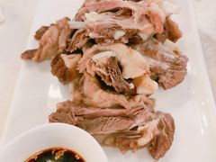手抓羊肉-那达慕蒙古风味酒楼