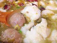 石锅酸菜鱼-周鱼小馆石锅酸菜鱼(活力汇店)