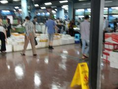 -渔人湾码头海鲜市场负二楼