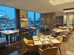 -深圳国际会展中心希尔顿酒店(前海华发冰雪世界店)