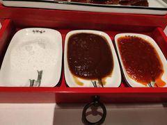 片皮鸭酱料-粤财皇冠假日酒店·彩华轩中餐厅