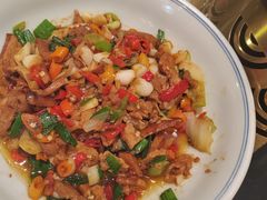 -阿瓦山寨·湘菜现炒·剁椒鱼头王(咸阳总店)