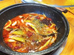 黄辣丁鲜鱼锅-小小河边鱼(天润城店)