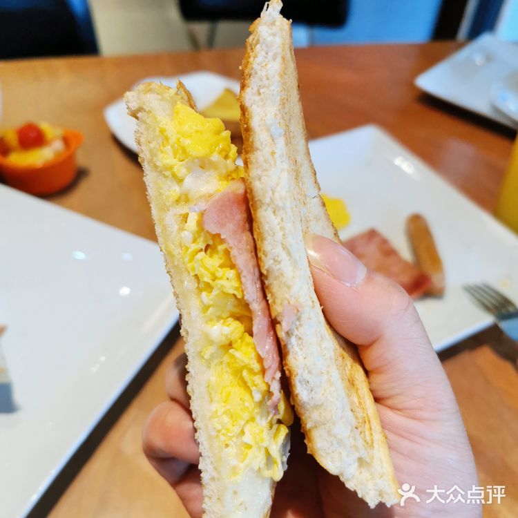 必胜客又搞事情？39元自助早餐吃到撑[呲牙]