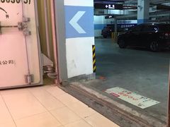 -丽丰购物中心·停车场