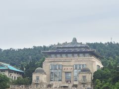 -武汉大学校门牌坊