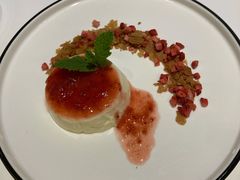 意大利香草奶冻配鲜草莓酱-K·Kitchen KK牛扒厨房(江南西店)
