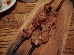 红柳羊肉串-阿里家·新疆烤肉酒場 by MIG