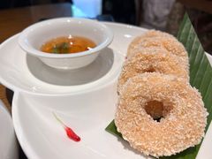 炸虾饼配泰国梅子酱-帕蓝·暹罗料理(大学路店)