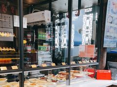 面包甜点陈列柜-新万鑫银丝面·非遗无锡味(惠山古镇店)