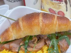 照烧蒜香鸡肉蛋可颂-PAOPAO Bakery&Café(港汇店)