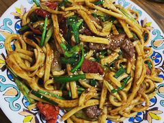 -歹歹的加个面过油肉拌面