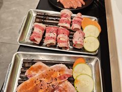 -山野的朋友露营炭火烤肉