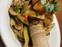 -老滇山寨•云南特色菜•地方菜•民族风情歌舞表演(金碧店)