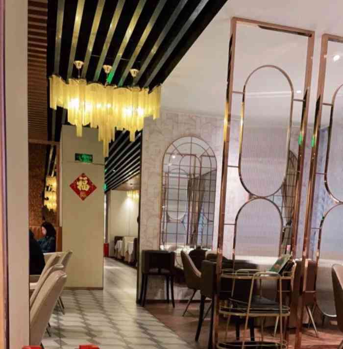 广府鹅夫人(陆家嘴中心店)-"作为米其林三星餐厅,味道确实不错,口感适