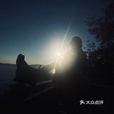 不经意的发现身边的小美好，随手拾起一片落叶