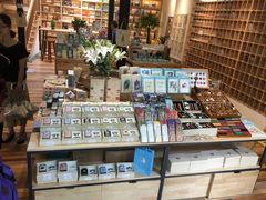 -猫的天空之城概念书店(杭州南宋御街店)