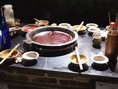 -茅草房·河畔园林火锅