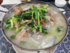 脊骨小白菜-一口猪海鲜浑锅·东北家常菜