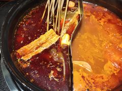 -两三事小郡肝串串香火锅(桂庙店)