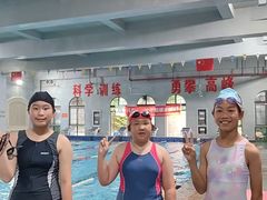 -梦翔龙湖滟澜山游泳俱乐部