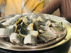 -围炉肉舍•炭烤活鳗•丹东海鲜烤肉(步行街店)