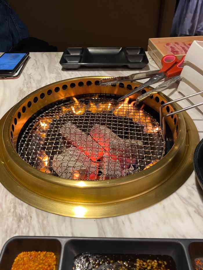 火炉火自助餐(朝阳大悦城店"朝阳大悦城9层,坐电梯直达,很好找,店面