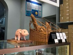 面包甜点陈列柜-WHEN PIGS FLY当猪飞