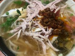 -巍山𤆵肉饵丝