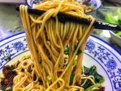 -渝之汇牛肉豌杂面