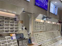 -诺柯视眼镜-蔡司依视路官方工厂店(淞南一店)