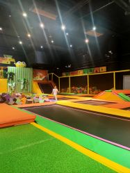 -蹦蹦跳跳(新奥购物中心店)