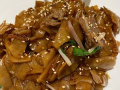 避风塘干炒牛河-十二粤味·顺德菜·烧鹅点心(五四广场店)