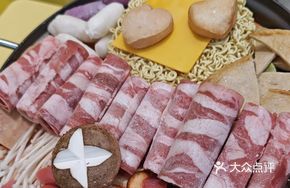 Cheese Beef Rice Cake Hot Pot