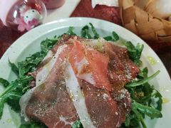 芝麻菜沙拉配风干火腿-羽深肉铺 Steak & Wine