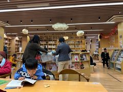 -漕河泾街道图书馆(漕河泾社区文化活动中心店)