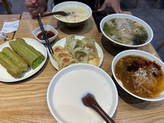 -三好食堂(煎饺·馄饨·肉饼米线·盛世广场店)