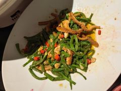 -肥肥虾庄·金牌油焖大虾(汉口城市广场店)