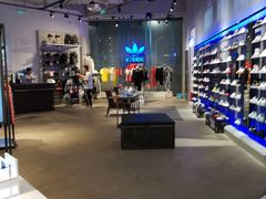-阿迪达斯(武林银泰三叶草店)