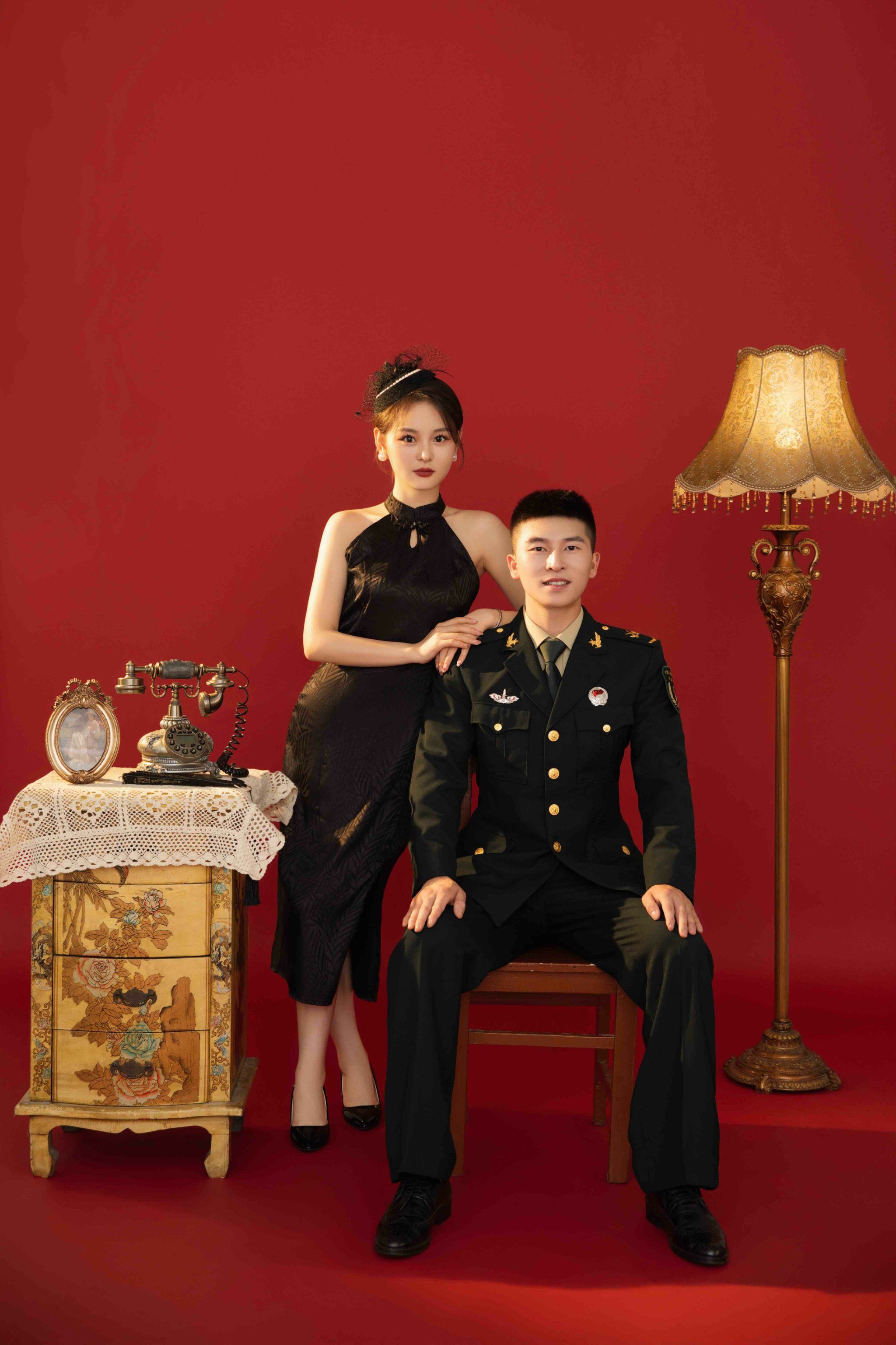 情侣照🉑️
喜欢复古民国上海真军阀风格🈴️
帅气军阀和