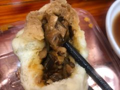 麻辣香菇鸡丁包-老陶包子铺(南大西南村店)