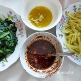 扯面跟春天最搭，春天菠菜，小葱，蒜苗，香菜等新鲜翠绿