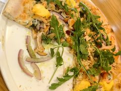 烤鸡奶酪蔬菜披萨-城市大道红炉披萨烘焙坊