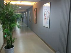 -粤港芭莎美容美发化妆学校
