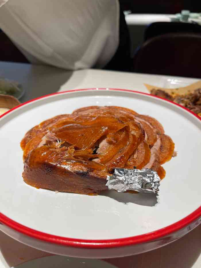 荣记烤鸭(市图书馆店)-"这家店刷新了我对烤鸭的认知烤鸭:一鸭四.