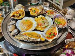 -围炉肉舍•炭烤活鳗•丹东海鲜烤肉(步行街店)