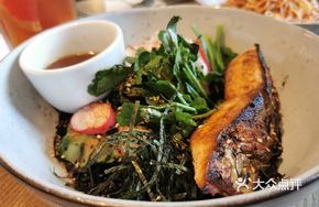 Grilled Salmon with Pickled Mushrooms and Wind Bowl