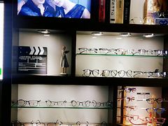 -视野联行眼镜蔡司·依视路官方授权店(顺城店)