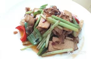 Fried Pork with Tofu Skin, Celery and Chili