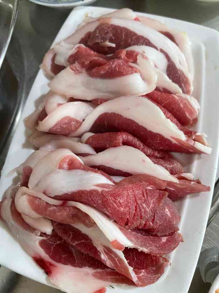 清真喜洋洋烧烤涮-"羊肉串 串挺大 味道也很好 可以坐外面 .